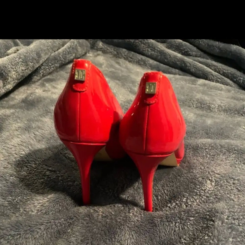 High Heels - Picture 2 of 3